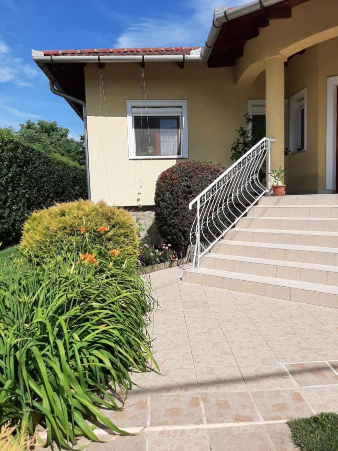 Villa Csilla Elegant House Ерд Екстериор снимка