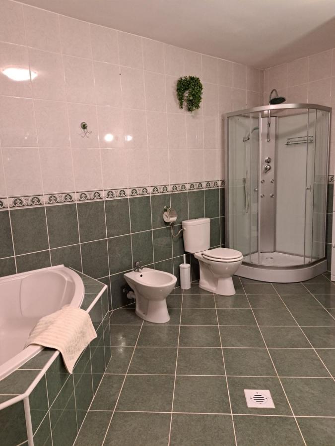 Villa Csilla Elegant House Ерд Екстериор снимка