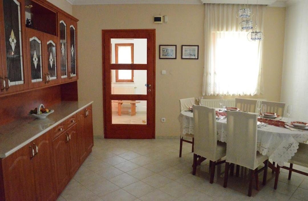Villa Csilla Elegant House Ерд Екстериор снимка